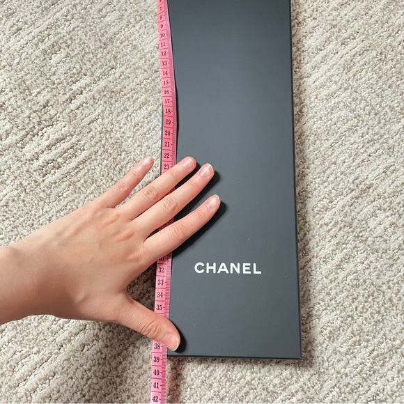 AUTHENTIC Chanel box with wrapping paper - Picture 4 of 4